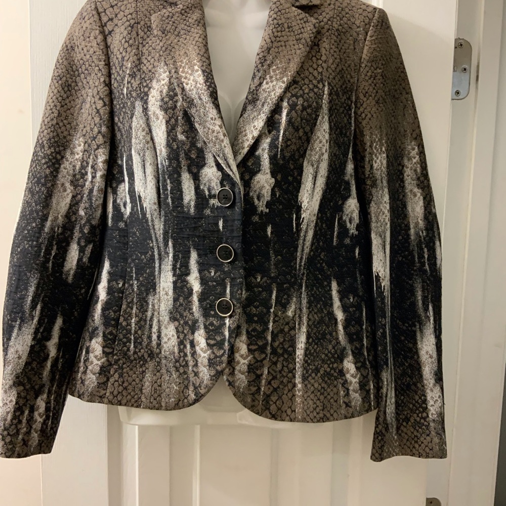 Eugen Klein Women 3 Button Blaze Size 8.